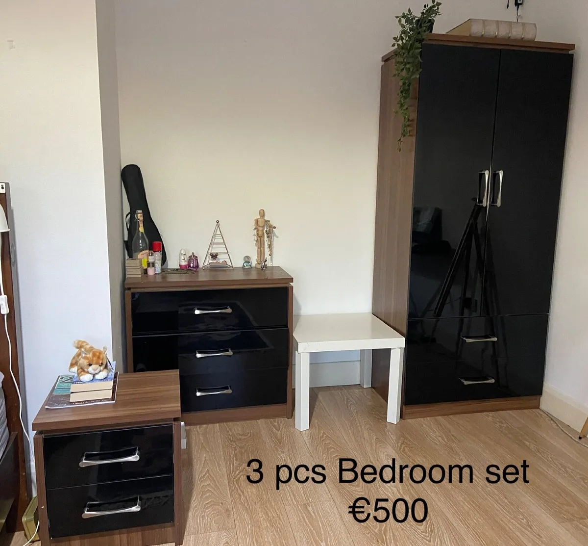 Bedroom set - Image 1