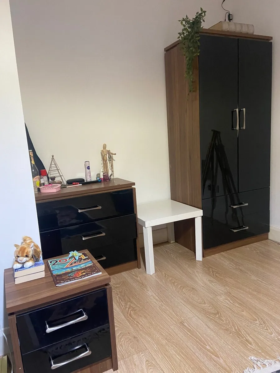 Bedroom set - Image 2