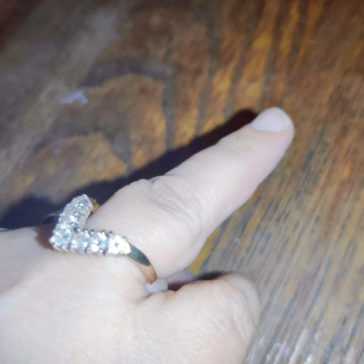 GLITTERY WISHBONE, 9CT Thick Gold Vintage Ring ! - Image 4