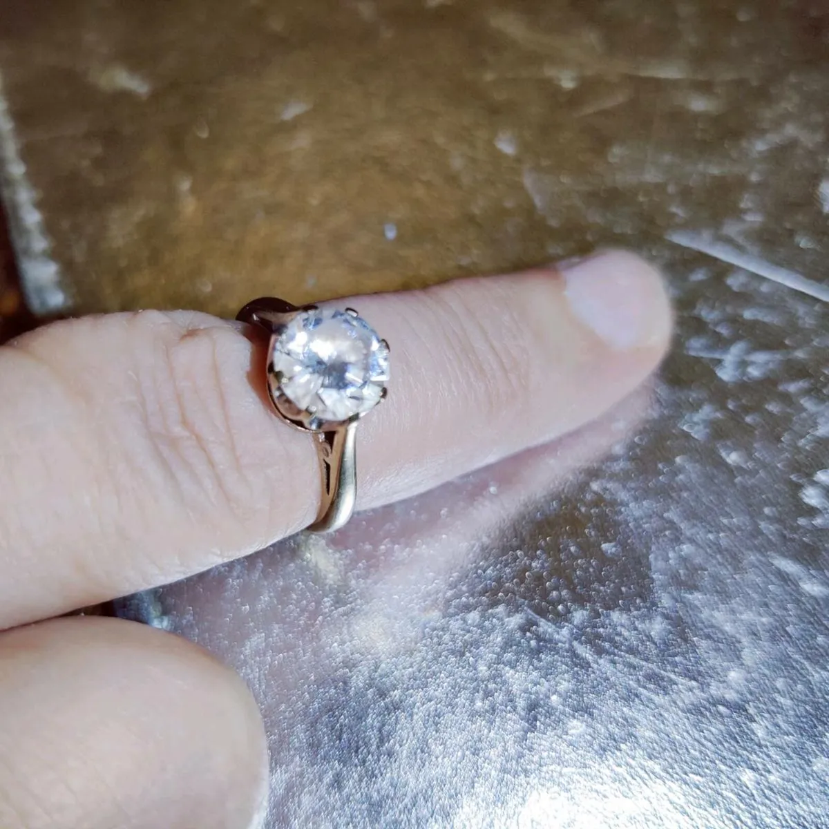 CHUNKY SOLITAIRE, 9CT Thick Yellow Gold Dress Ring - Image 4