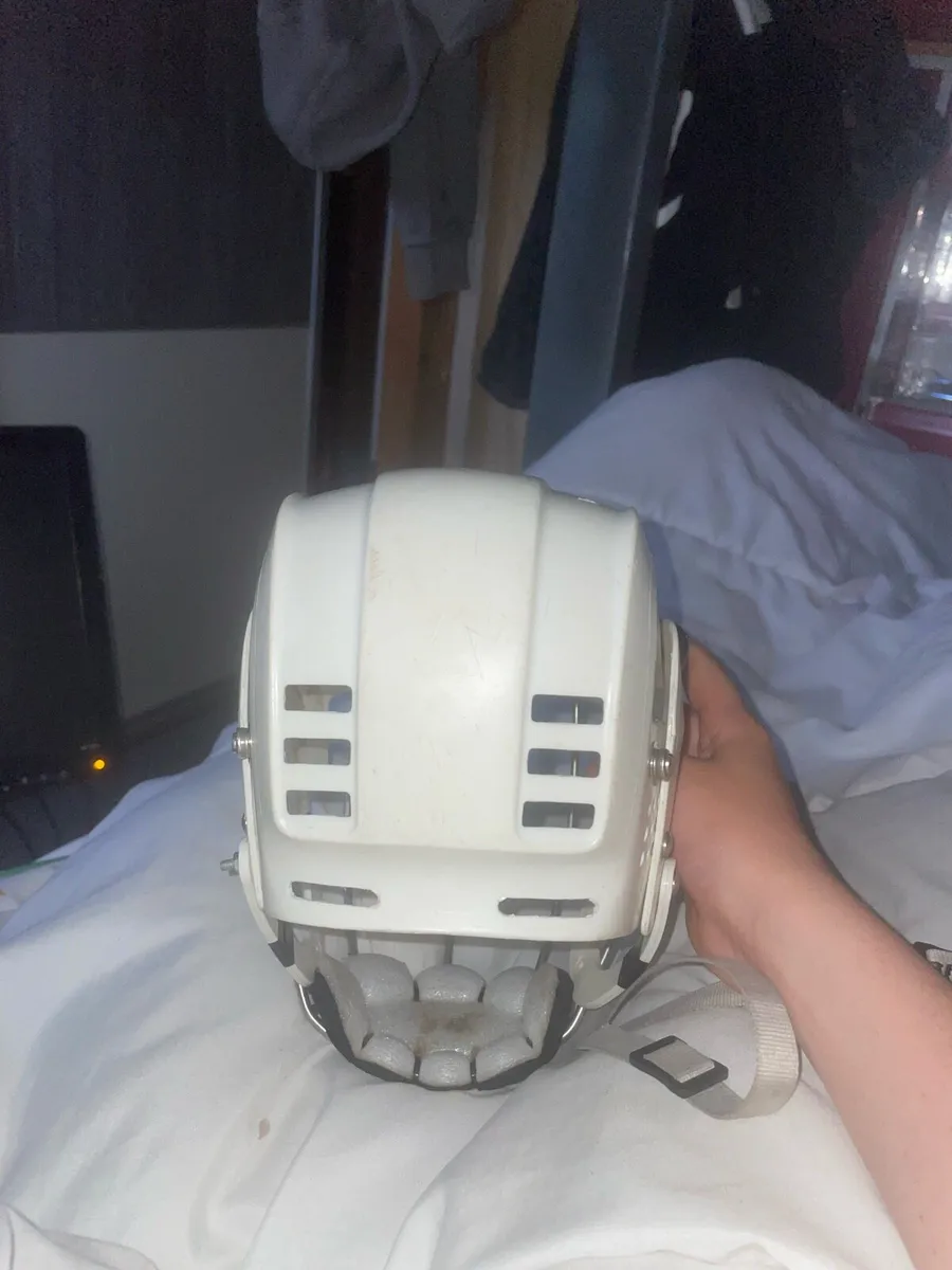 Old style white cooper hurling helmet - Image 3