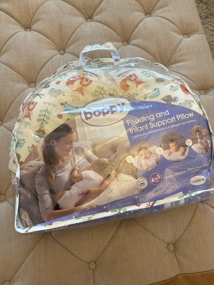 Boppy feeding pillow - Image 1