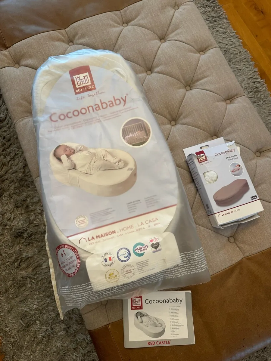 Red Castle Cocoonababy with two fitted sheets - Image 1