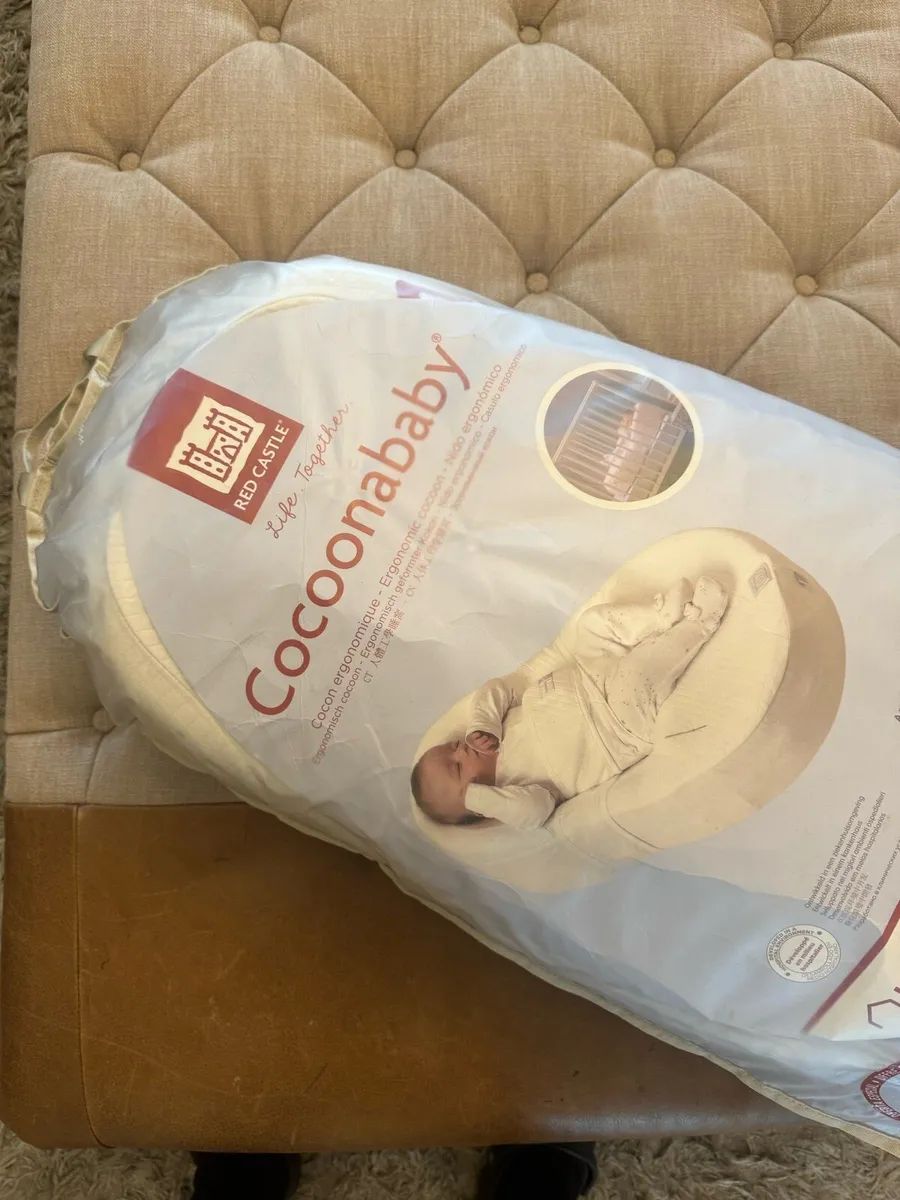 Red Castle Cocoonababy with two fitted sheets - Image 4