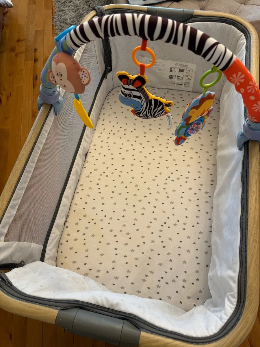 Foldable Tutti Bambino Cozee Co-Sleeper - Image 2
