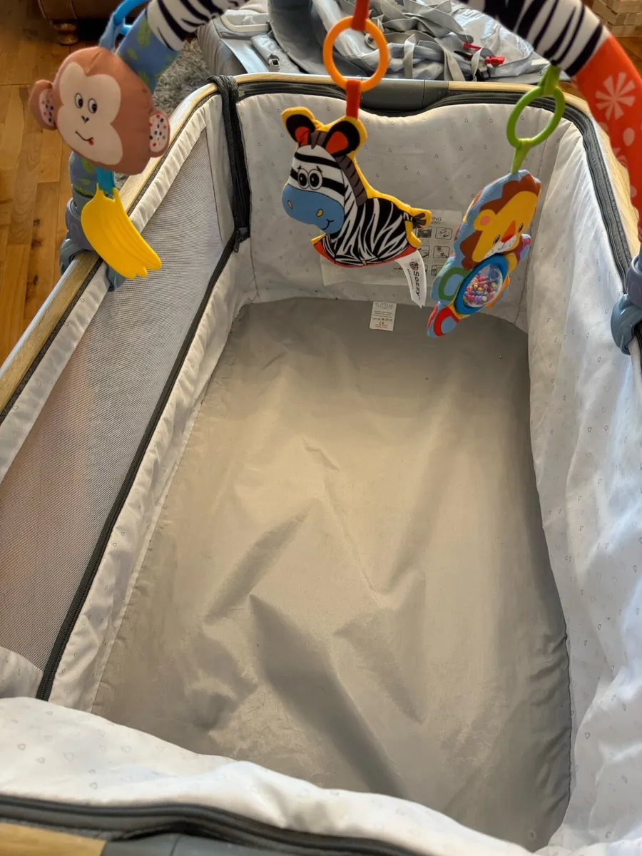 Foldable Tutti Bambino Cozee Co-Sleeper - Image 4