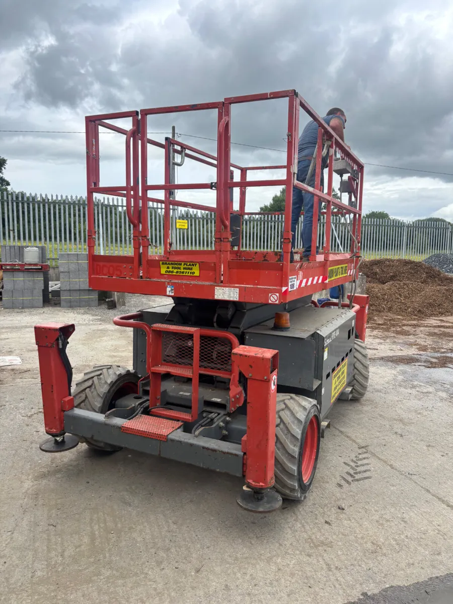 Rough terrain scissor lift - Image 4