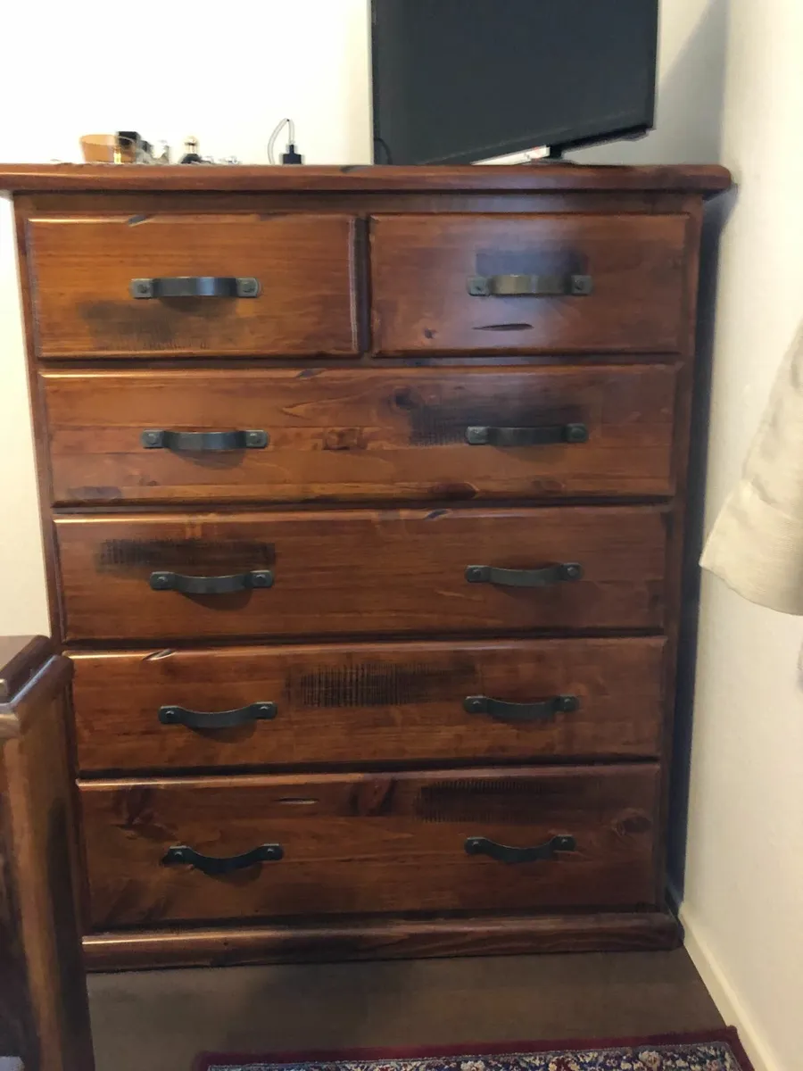 Queen Bed with Queen Mattress, x2 matching Bedside - Image 3