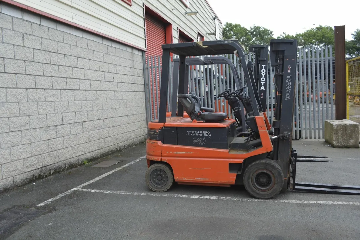 Toyota forklift FBM20 72v electric - Image 3