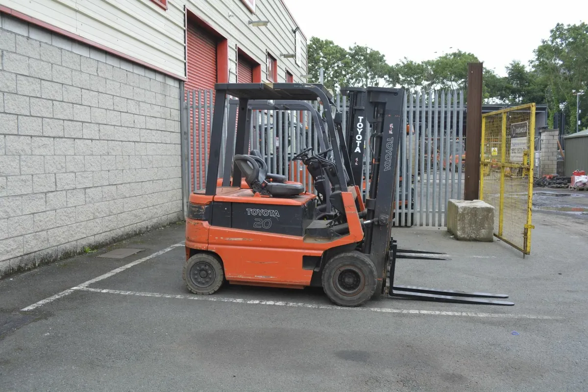Toyota forklift FBM20 72v electric - Image 4