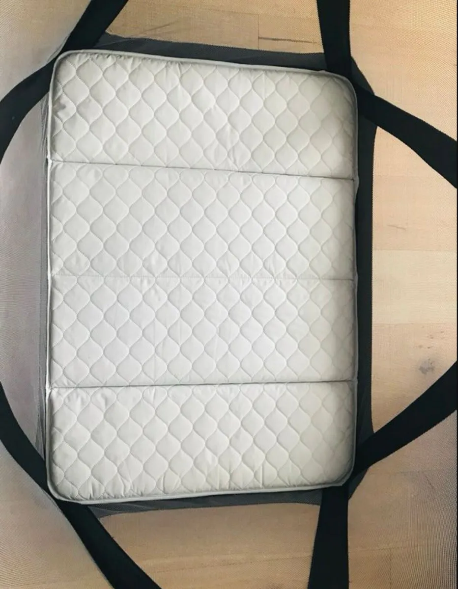 Nuna Travel Cot and The Little Sheep Mattress - Image 3