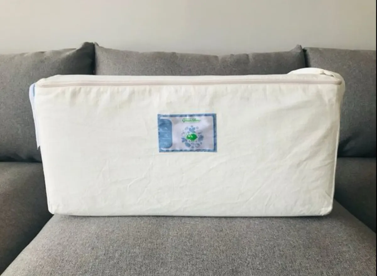 Nuna Travel Cot and The Little Sheep Mattress - Image 4