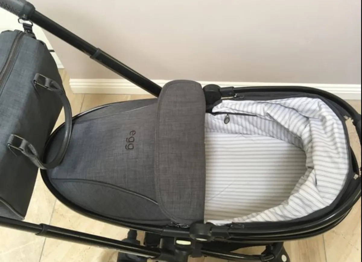Egg Buggy - Car Cot, Two seats and multiple extras - Image 4