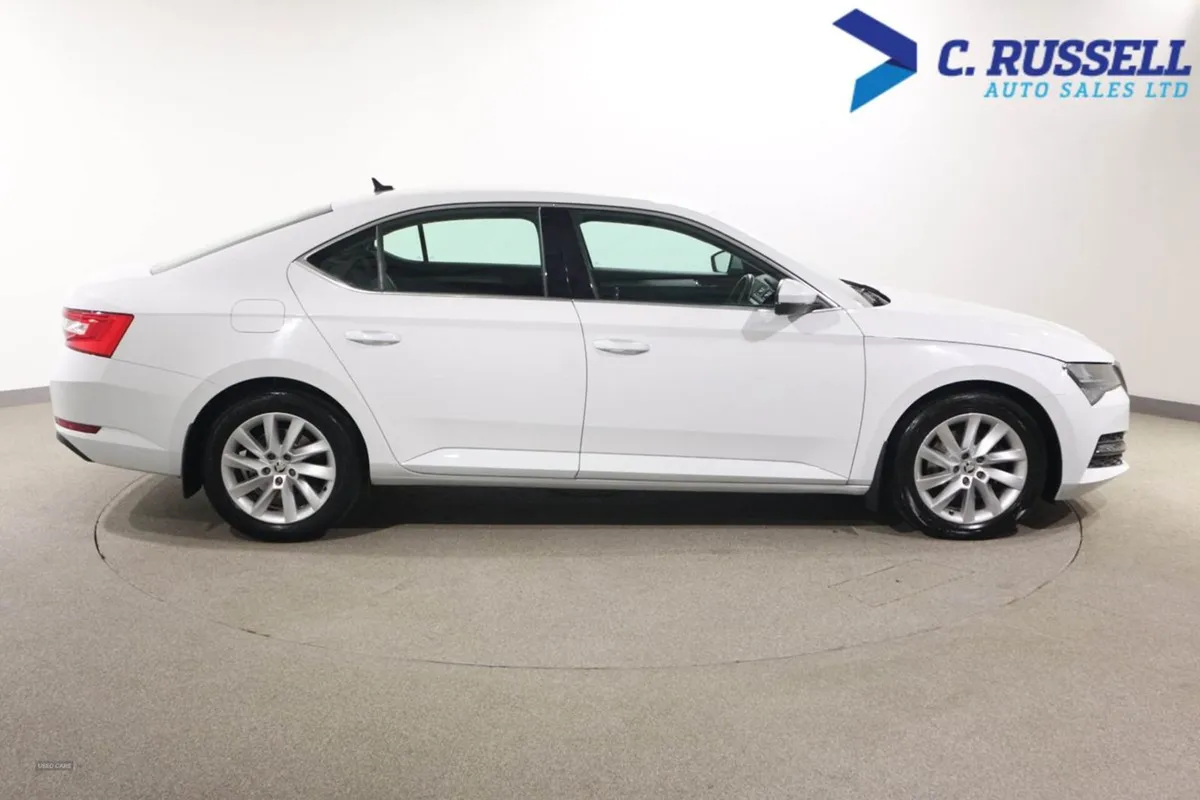 Skoda Superb Diesel Hatchback - Image 4