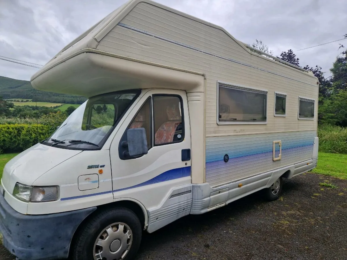 Camper van - Image 1