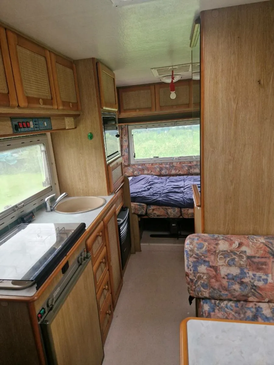 Camper van - Image 2