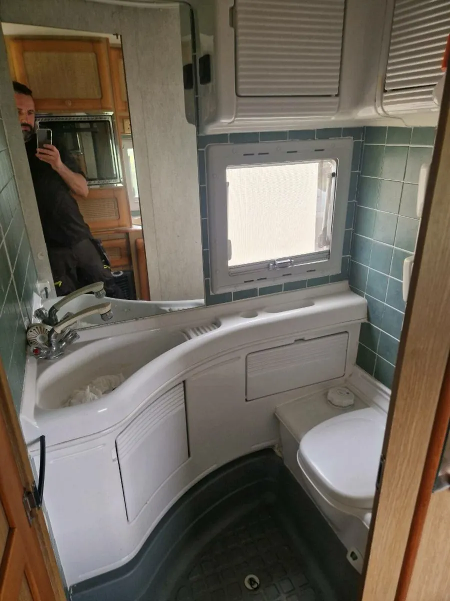 Camper van - Image 4