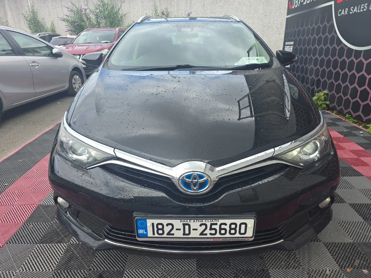 182 TOYOTA AURIS HYBRID LUNA TOURING SPORT - Image 2