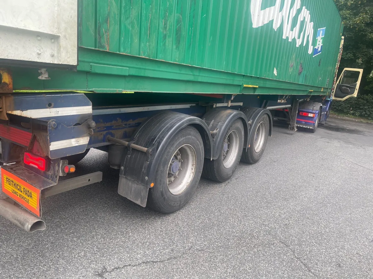 2006 sliding Skelly trailer - Image 4