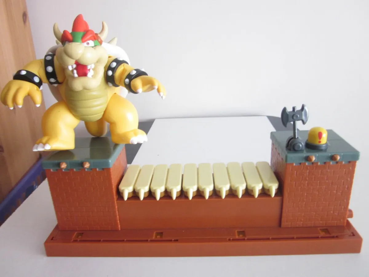 Super Mario Deluxe Bowser Battle Playset - Image 1