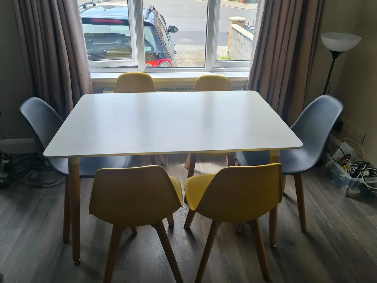 Table and Chairs - Image 2