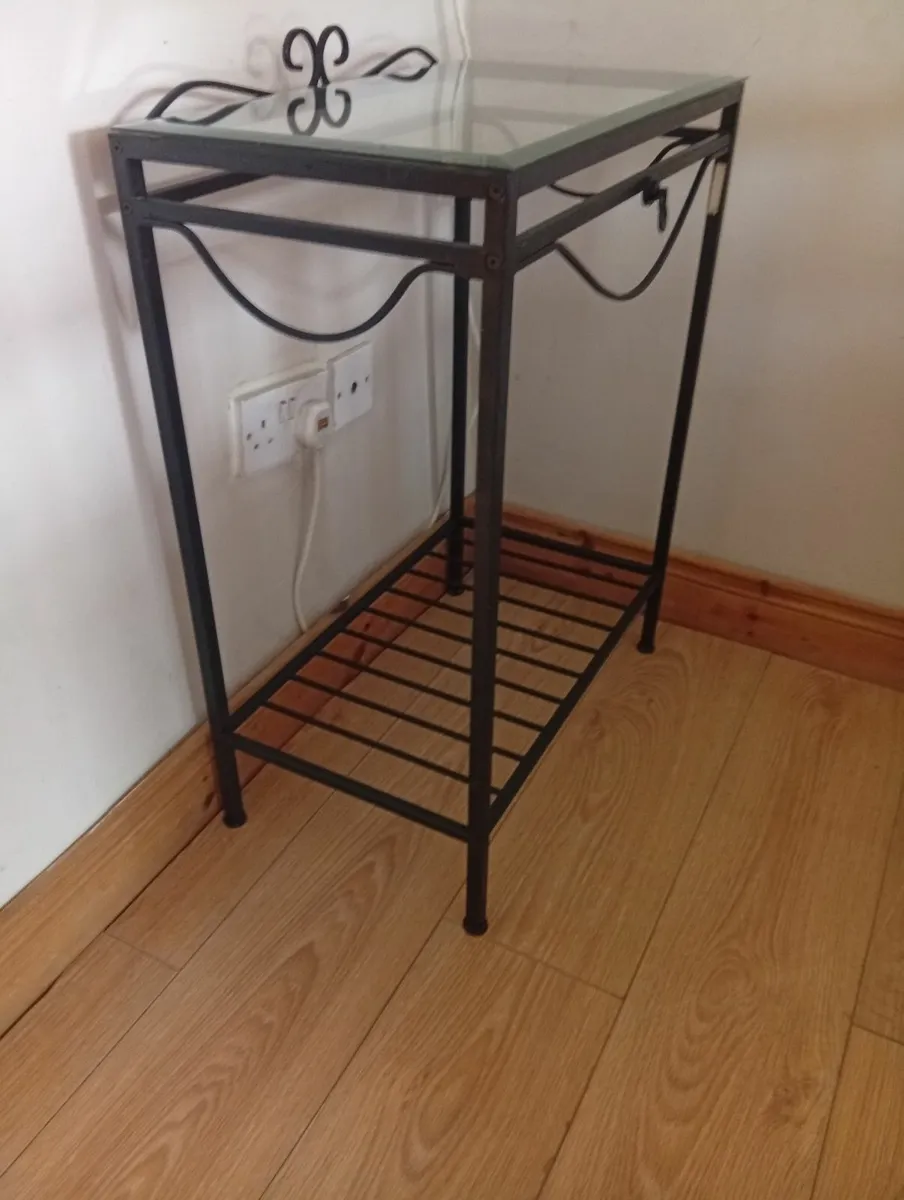 Hall Quality Modern table with glass top - Image 4