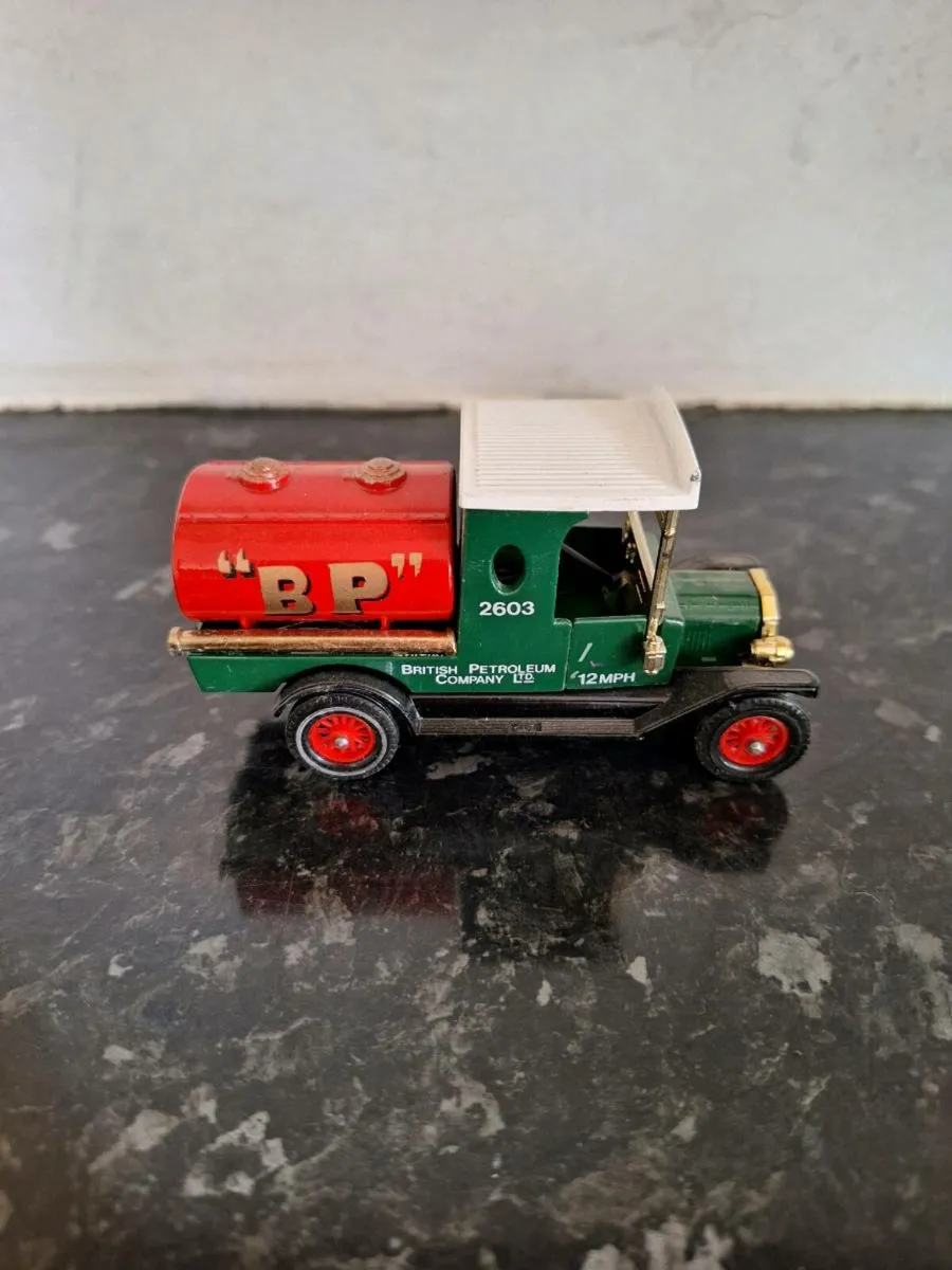 Matchbox diecast 1912 Ford Model T tankwagen - Image 2