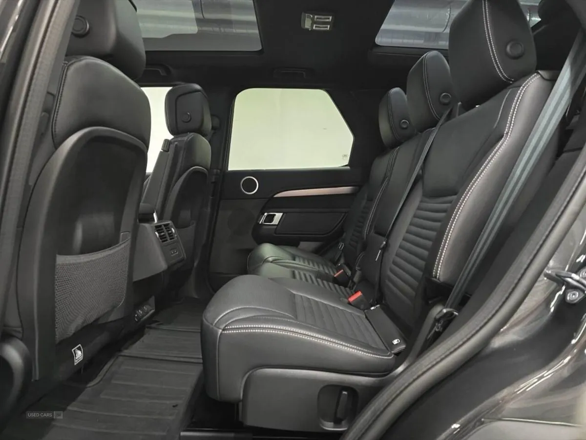 Land Rover Discovery 3.0 D300 Dynamic SE 5dr Auto - Image 4