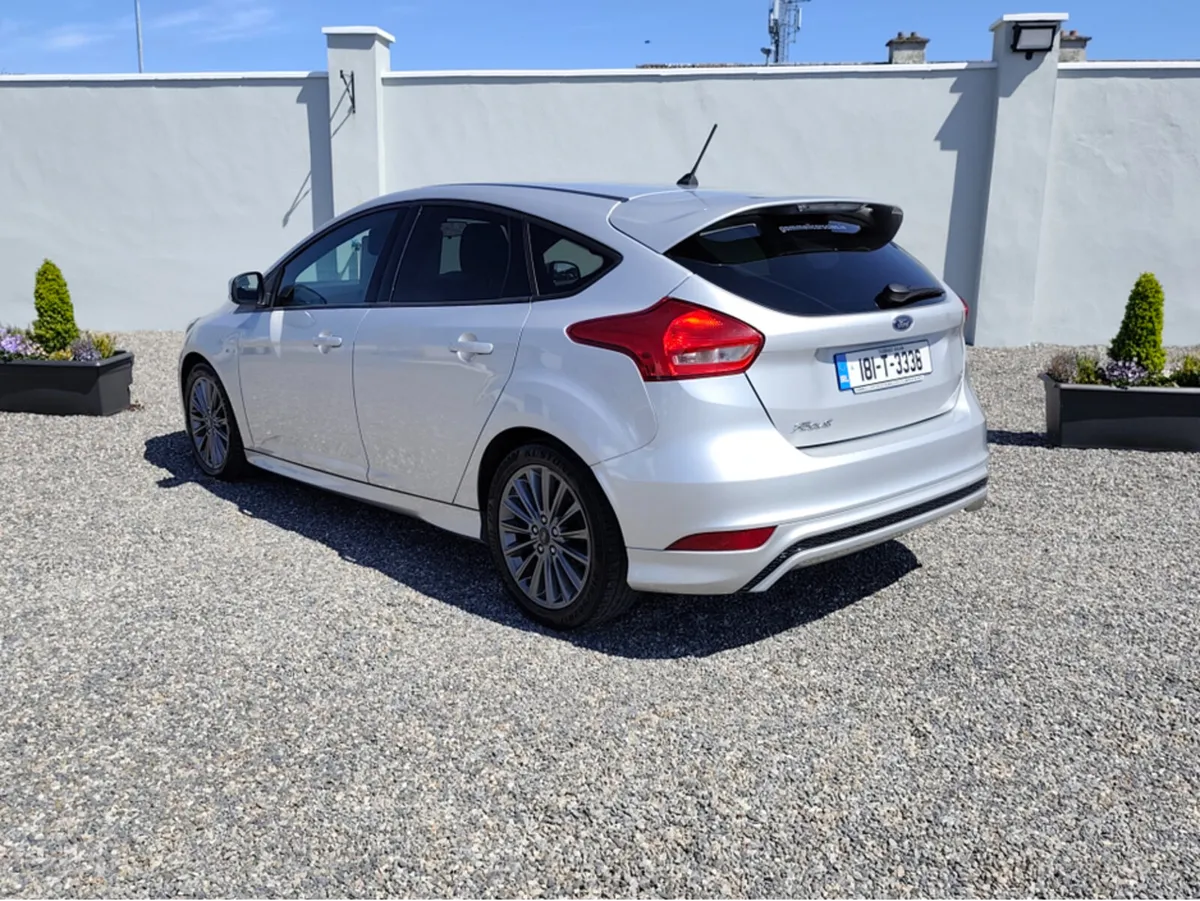 Ford Focus 1.5 TDCI ST-LINE 120PS 5 - Image 4
