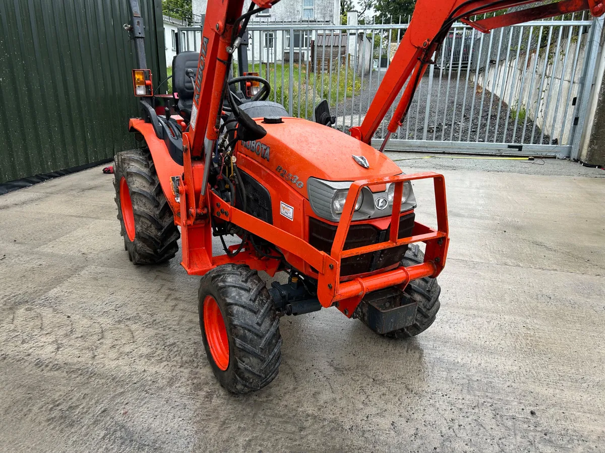 Kubota B2530 Compact Tractor with Loader - Image 3
