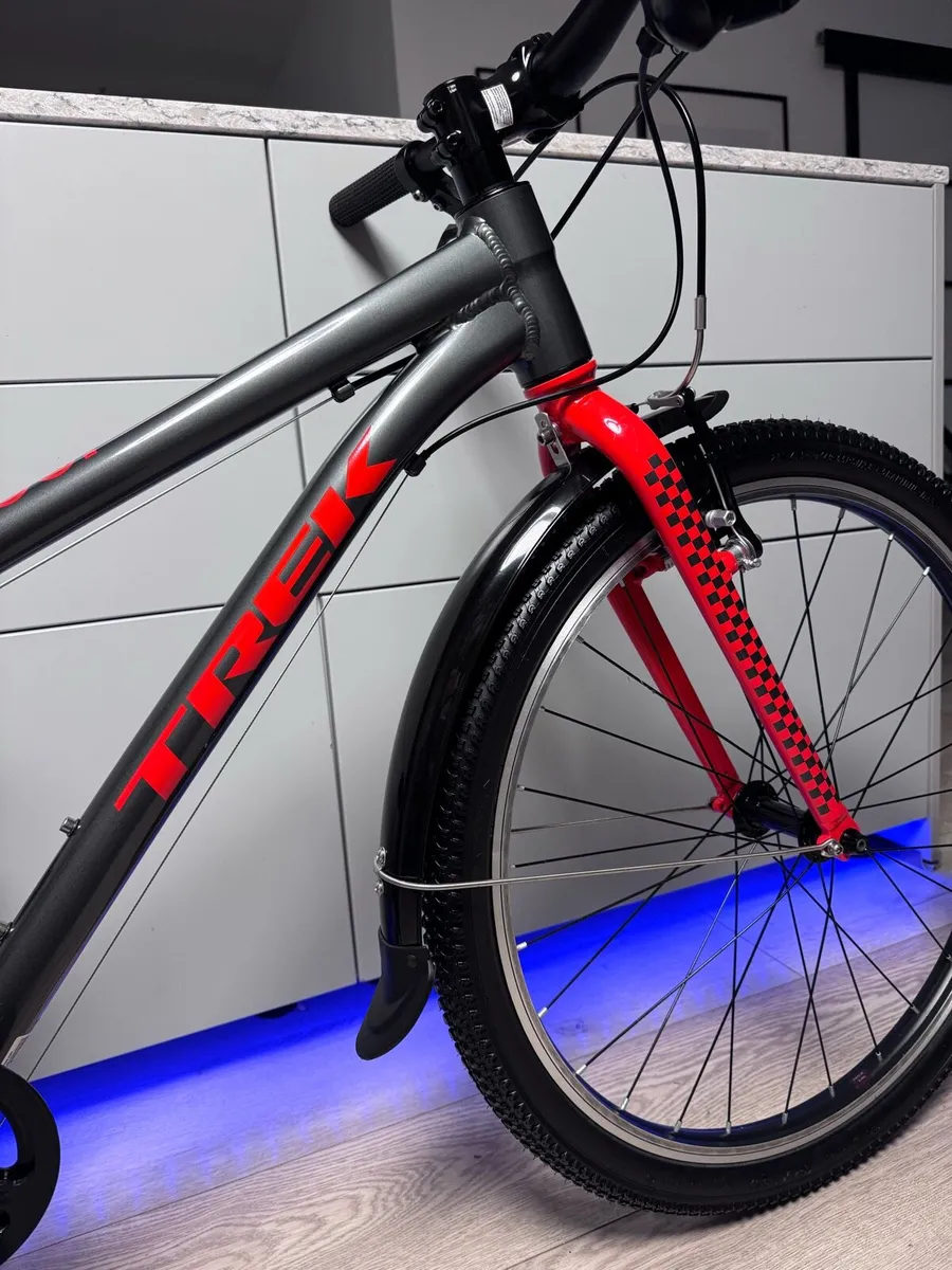 TREK Wahoo Junior Bike 24 inch (Like NEW) - Image 3
