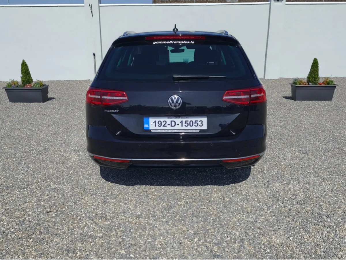 Volkswagen Passat HIGHLINE 2.0 TDI MANUAL 6SPEED F - Image 3