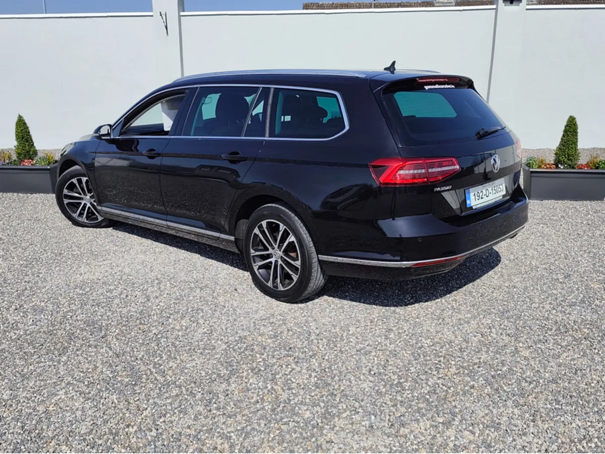 Volkswagen Passat HIGHLINE 2.0 TDI MANUAL 6SPEED F - Image 4