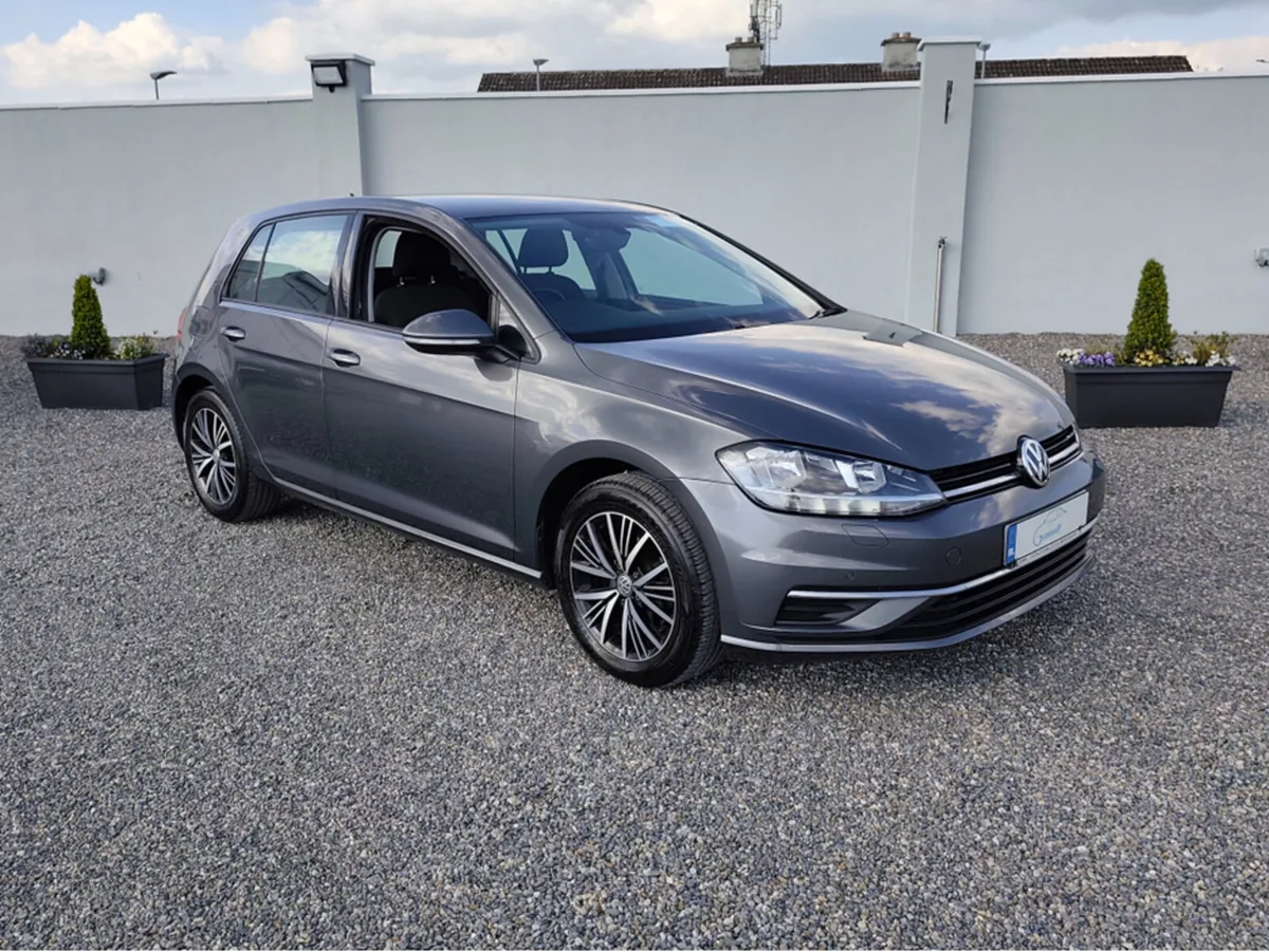 Volkswagen Golf LOW MILES MANUAL SE NAVIGATION TSI - Image 1
