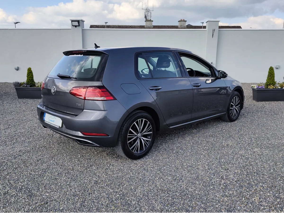 Volkswagen Golf LOW MILES MANUAL SE NAVIGATION TSI - Image 2