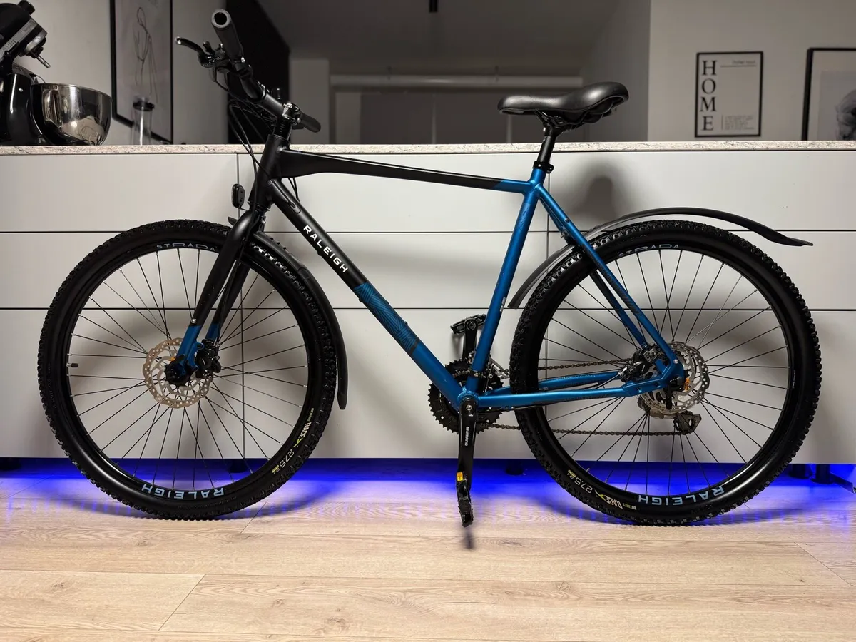 Raleigh Strada City Hybrid Bike - Image 2