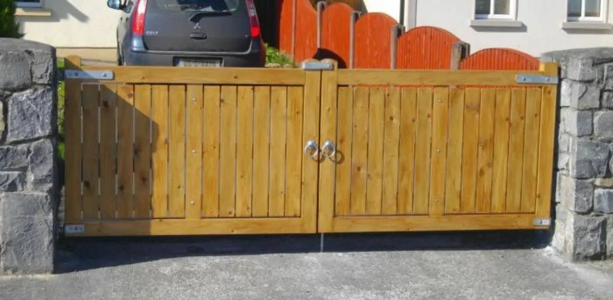 Wood Entrance Gates - Image 4