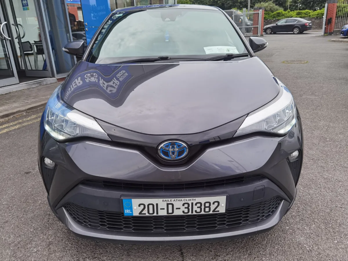TOYOTA C-HR 1.8 DESIGN AUTOMATIC PETROL HYBRID - Image 2