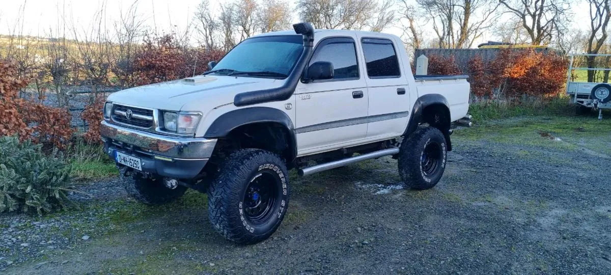 Toyota Hilux 1UZ 4.0 litre V8 Manual - Image 2