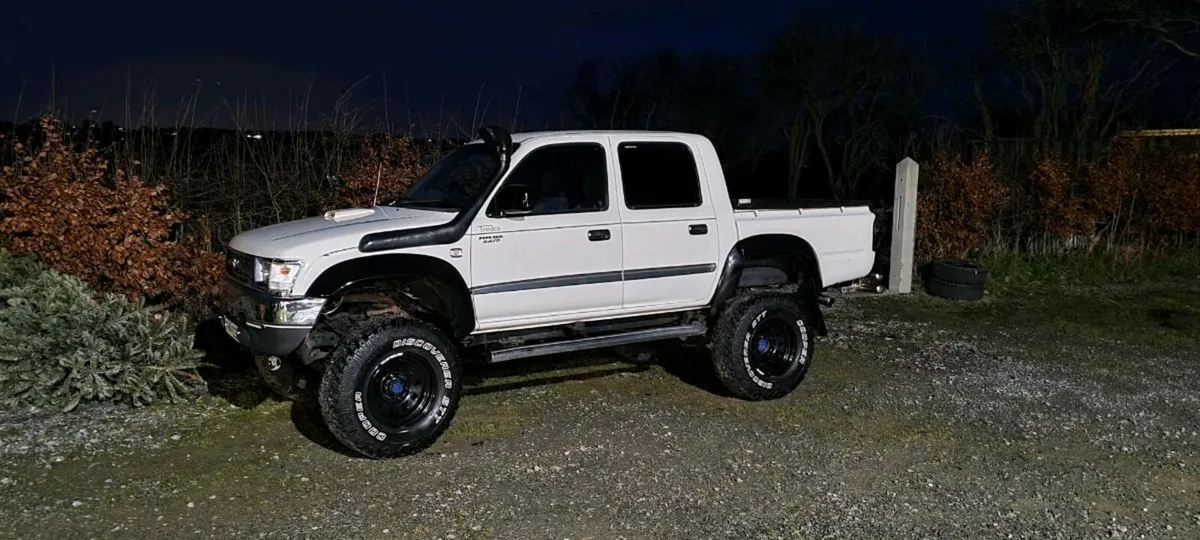 Toyota Hilux 1UZ 4.0 litre V8 Manual - Image 3