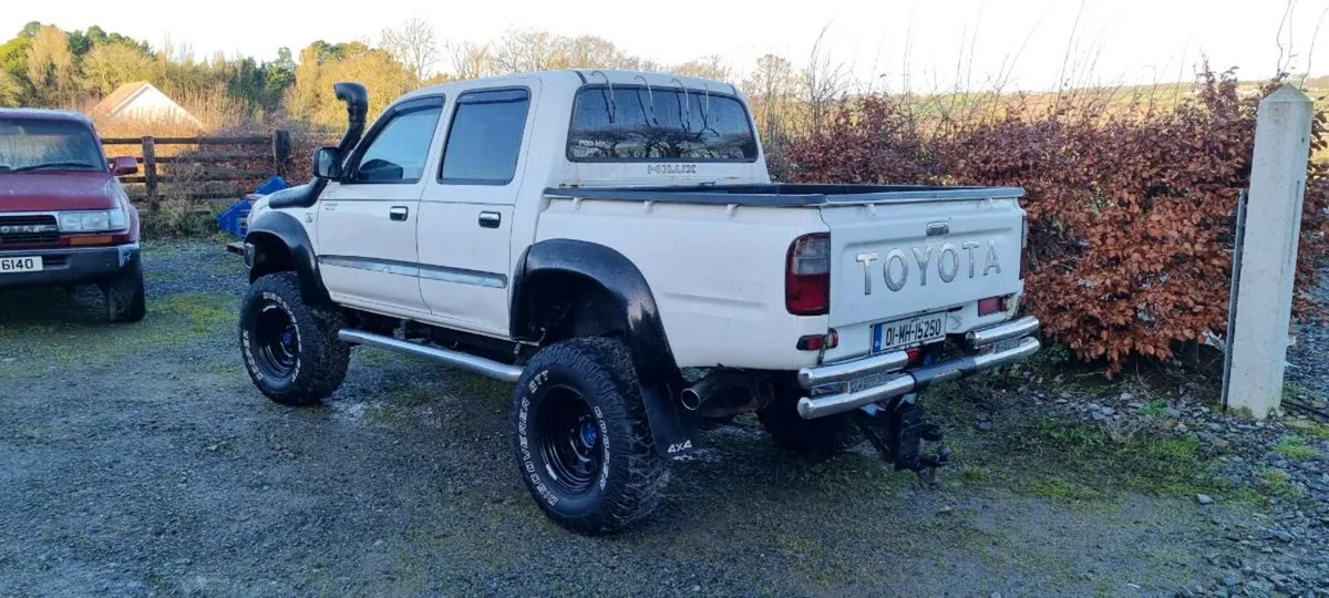 Toyota Hilux 1UZ 4.0 litre V8 Manual - Image 4