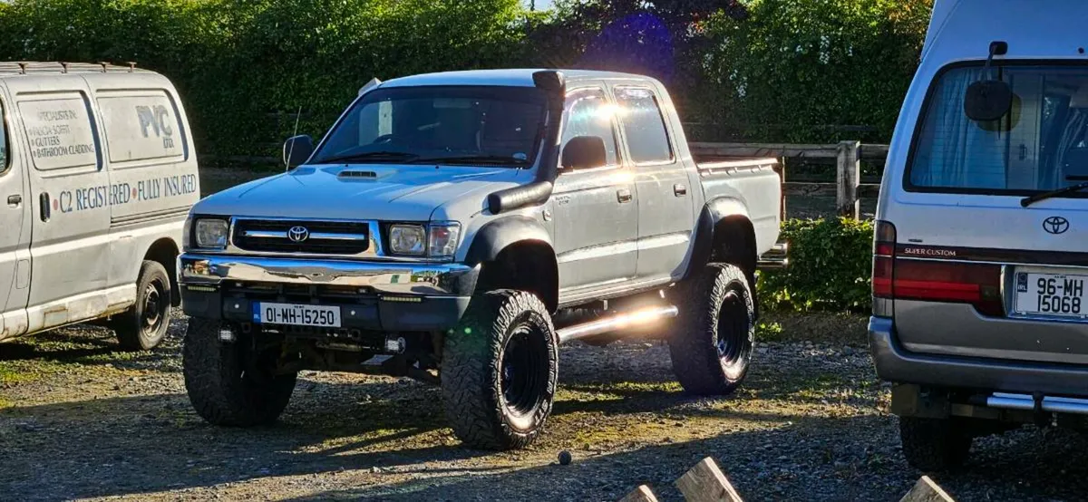 Toyota Hilux 1UZ 4.0 litre V8 Manual - Image 1