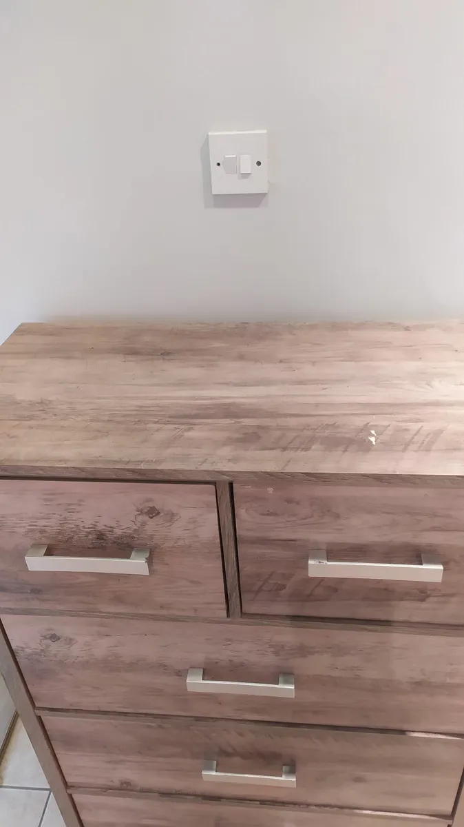 Chest of drawers - Image 1