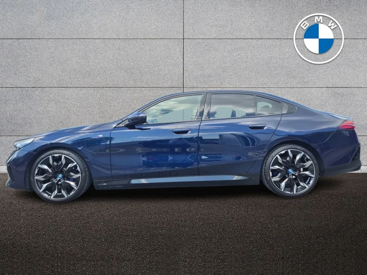 BMW 5 Series 530e M Sport Saloon - Image 3
