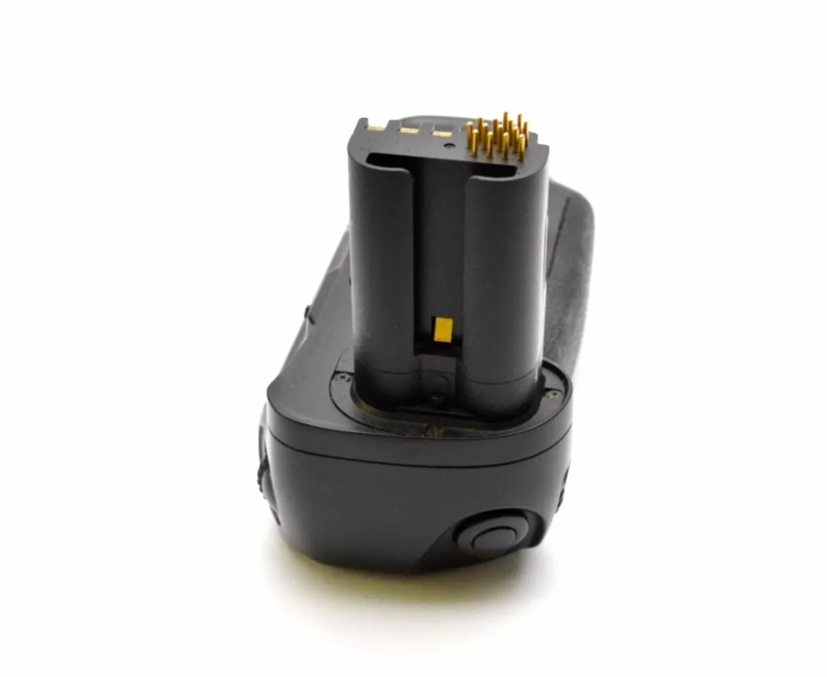 Vertical control battery grip for Nikon D200 - Image 2