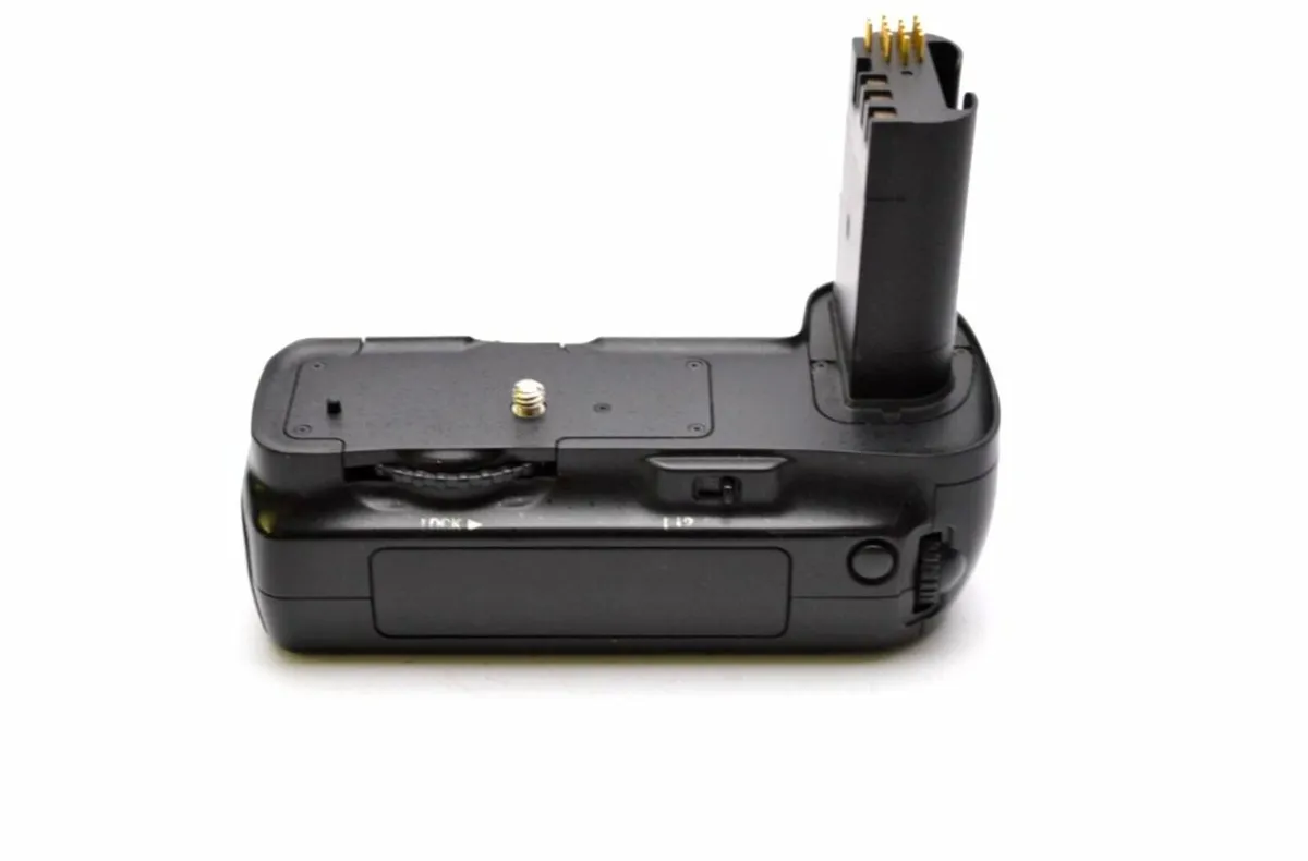 Vertical control battery grip for Nikon D200 - Image 3