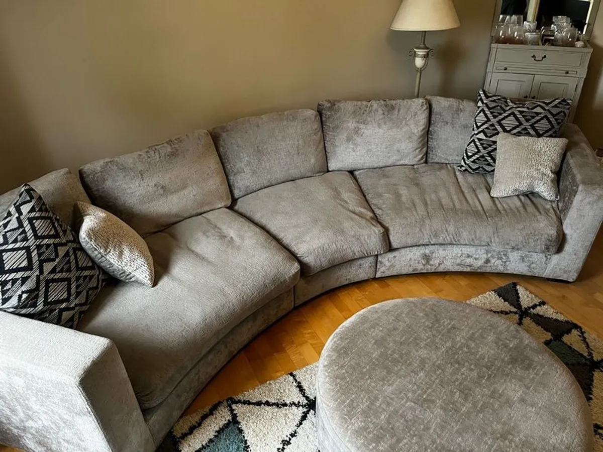 Large corner couch. Perfect condition - Image 1