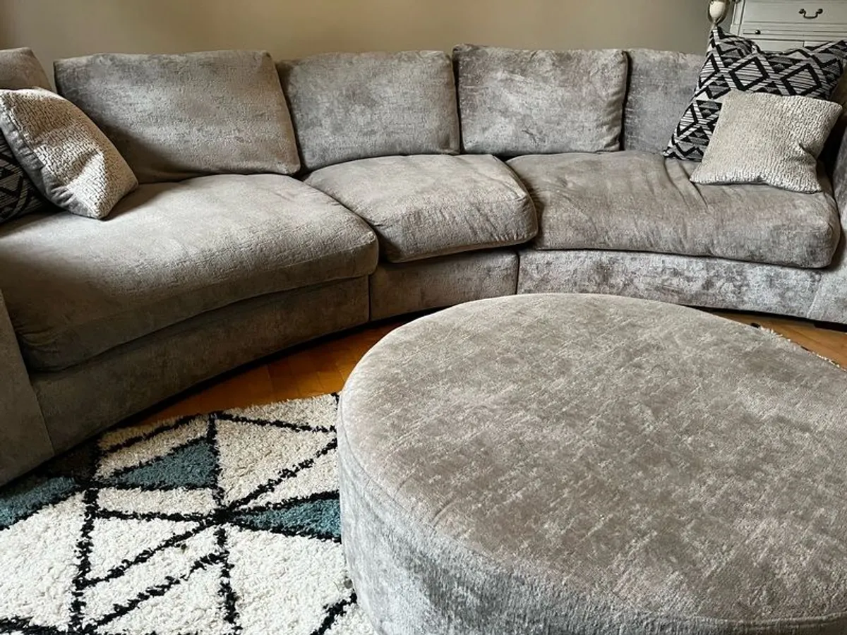 Large corner couch. Perfect condition - Image 3