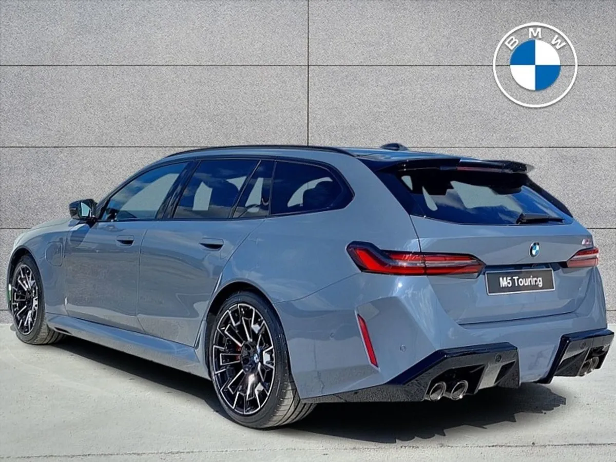 BMW M5 Touring - Image 2