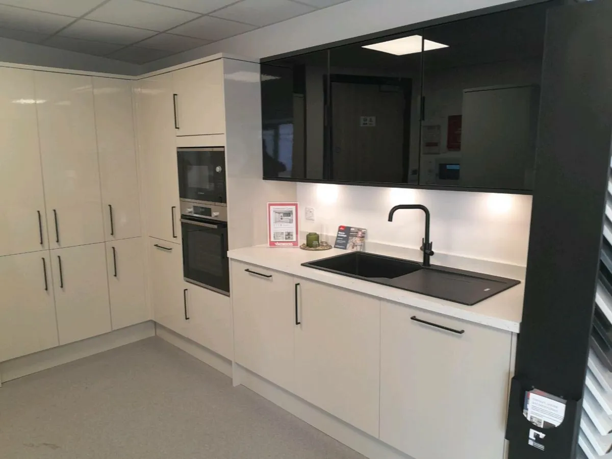 Ex disp kitchen - Image 1
